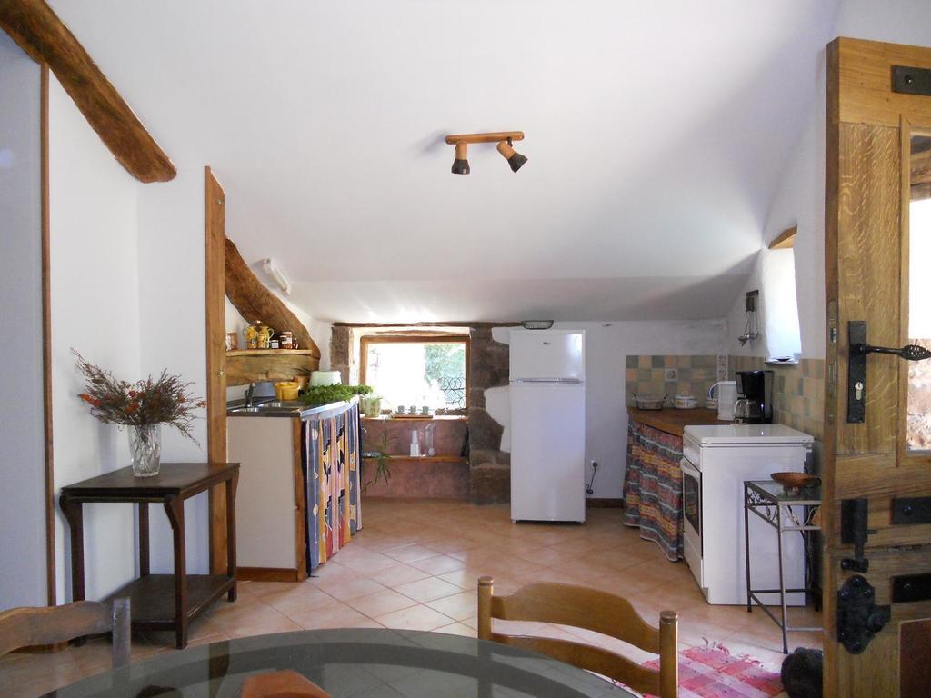 Gite Des Monts Saint-Izaire Habitación foto