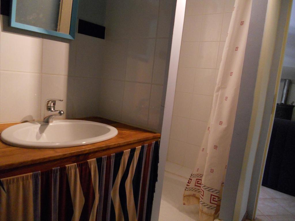Gite Des Monts Saint-Izaire Habitación foto