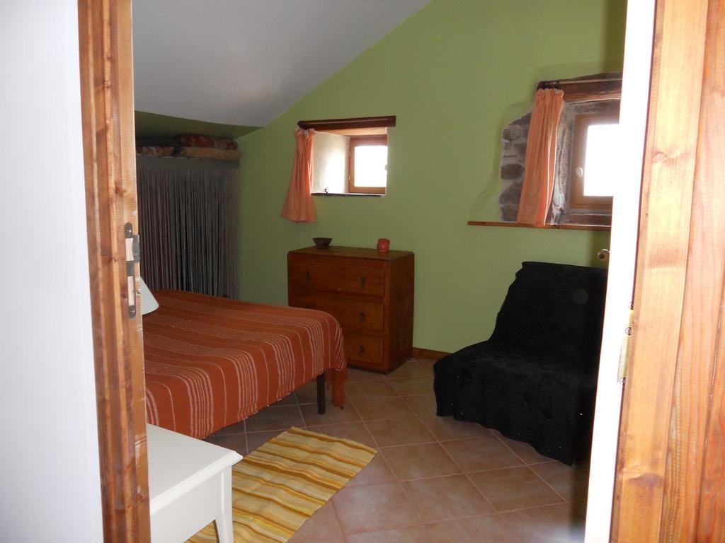 Gite Des Monts Saint-Izaire Habitación foto