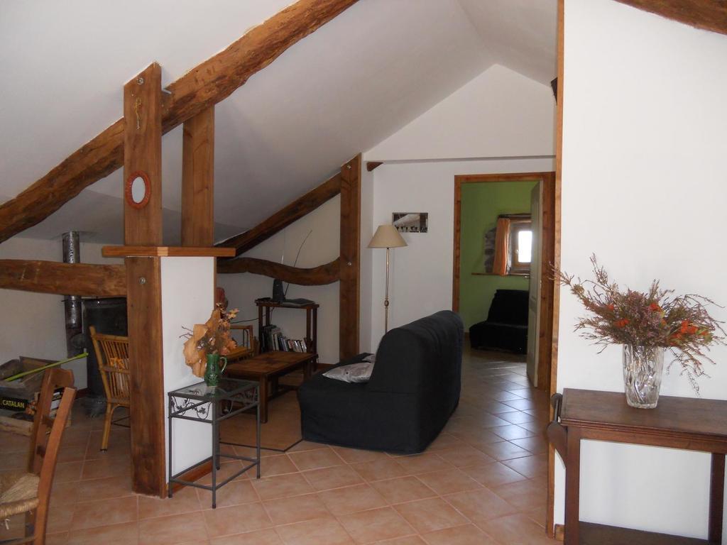 Gite Des Monts Saint-Izaire Habitación foto